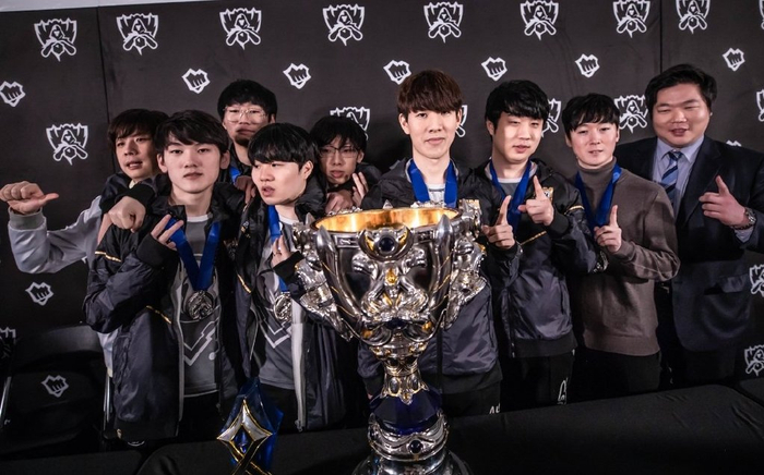 斯瓦泰克的 斯瓦泰克的