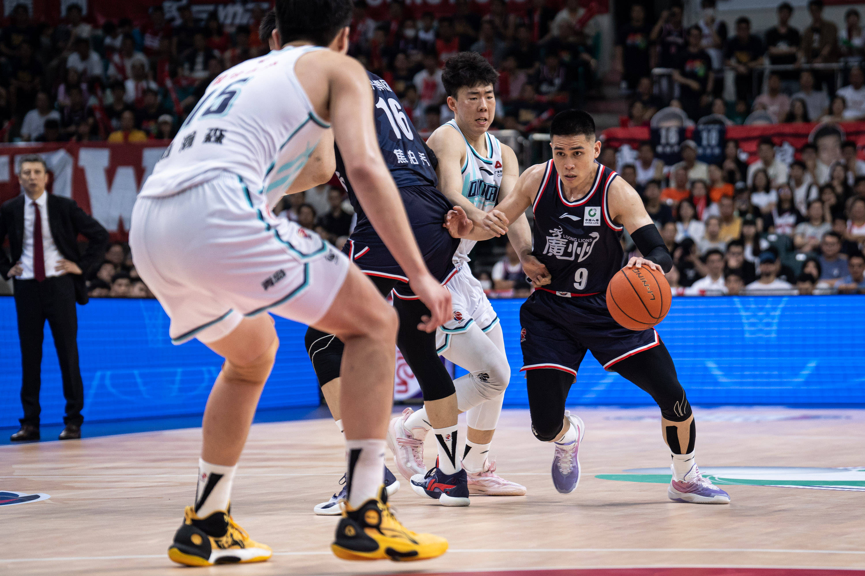 兹与林葳中 兹与林葳中