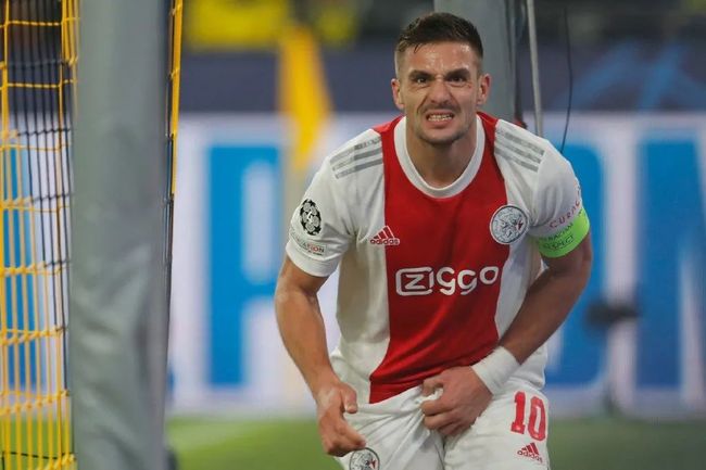 赛场上的发 赛场上的发