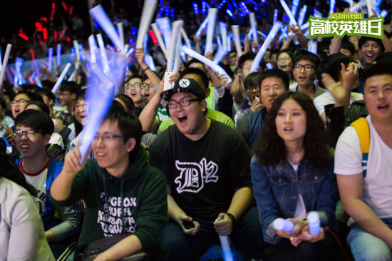 似无奈的表 似无奈的表